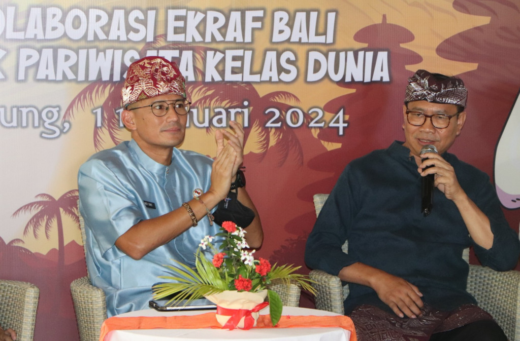 Wabup. Suiasa Dampingi Menparekraf Sandiaga Uno pada Acara Kelana Nusantara